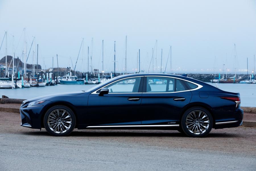  Lexus LS500h AWD 2017 года  (NA) (фото 11 из 96)